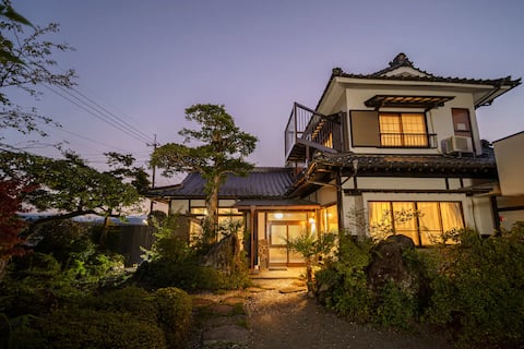 (吉野桜)2 story house with beautiful cherry tree.