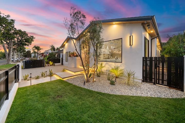 LAX 5BR & 4BT Charming Home | Garden Views Private