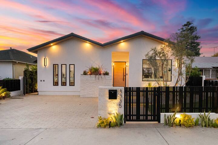 LAX 5BR & 4BT Charming Home | Garden Views Private gallery image 2
