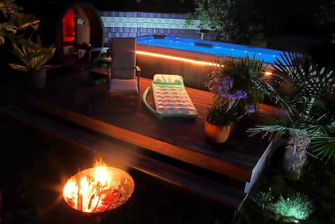 Landhaus Berlin -heated pool, playground, barbecue