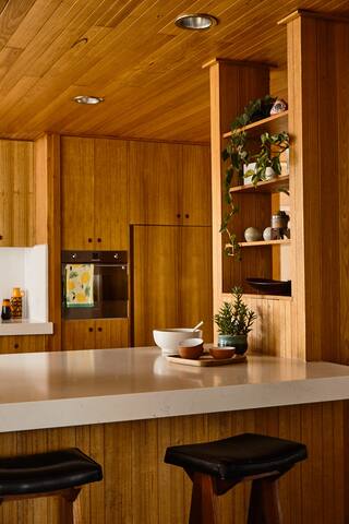 The Fender House, a mid-century Palm Springs oasis gallery image 4