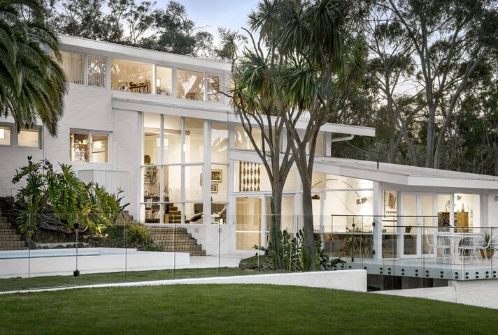 The Fender House, a mid-century Palm Springs oasis