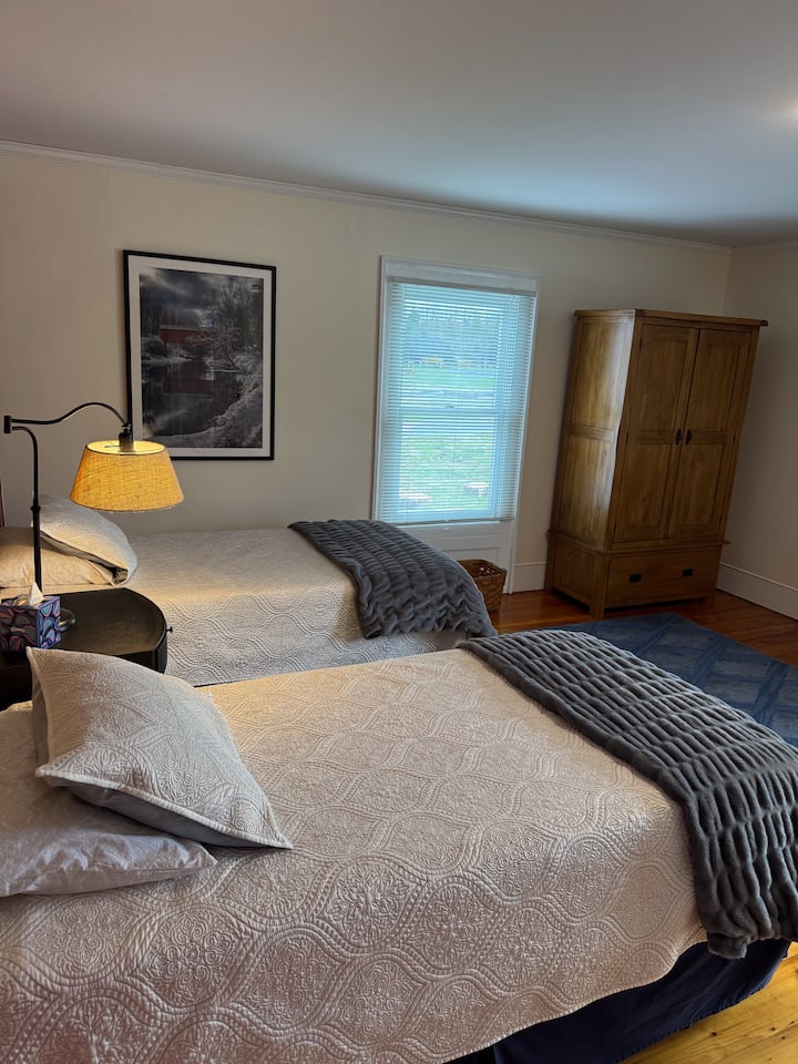 Bedroom 3, 1 King or 2 Twins