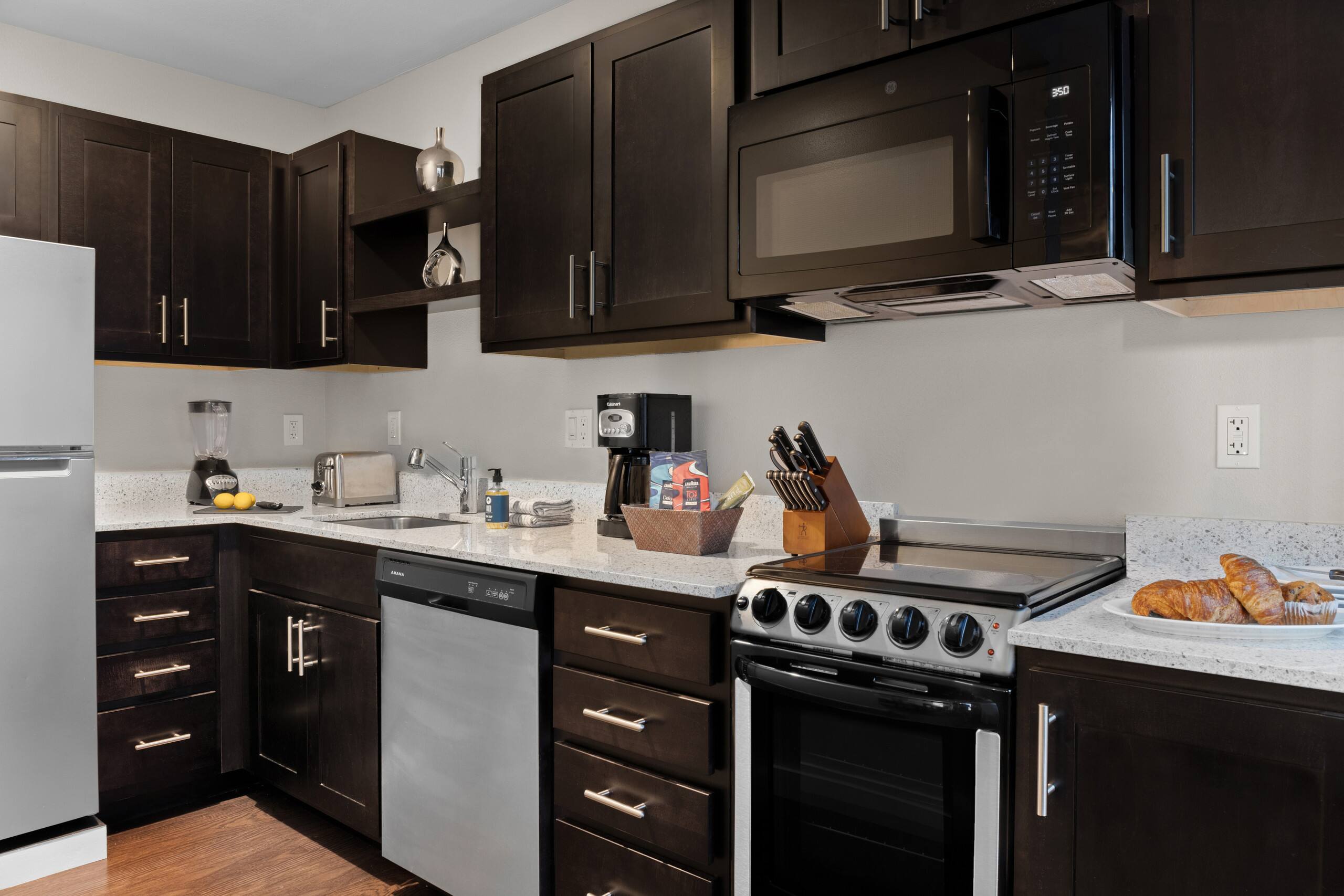 Condo in Awesome Location-Fisherman's Wharf - Image 2