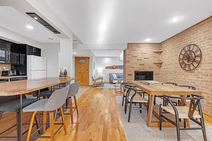 Spacious Full Home Near the Heart of Wrigleyville