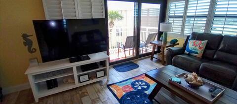 Popular Airbnb listing: Snowbirds Book January '27 NOW -30% Off Reg Price! in New Smyrna Beach