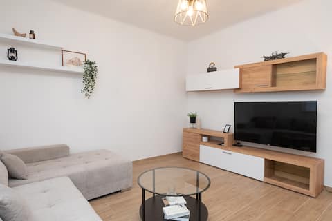 Top Airbnb: Seaside Garden Oasis in Kaštel Lukšić