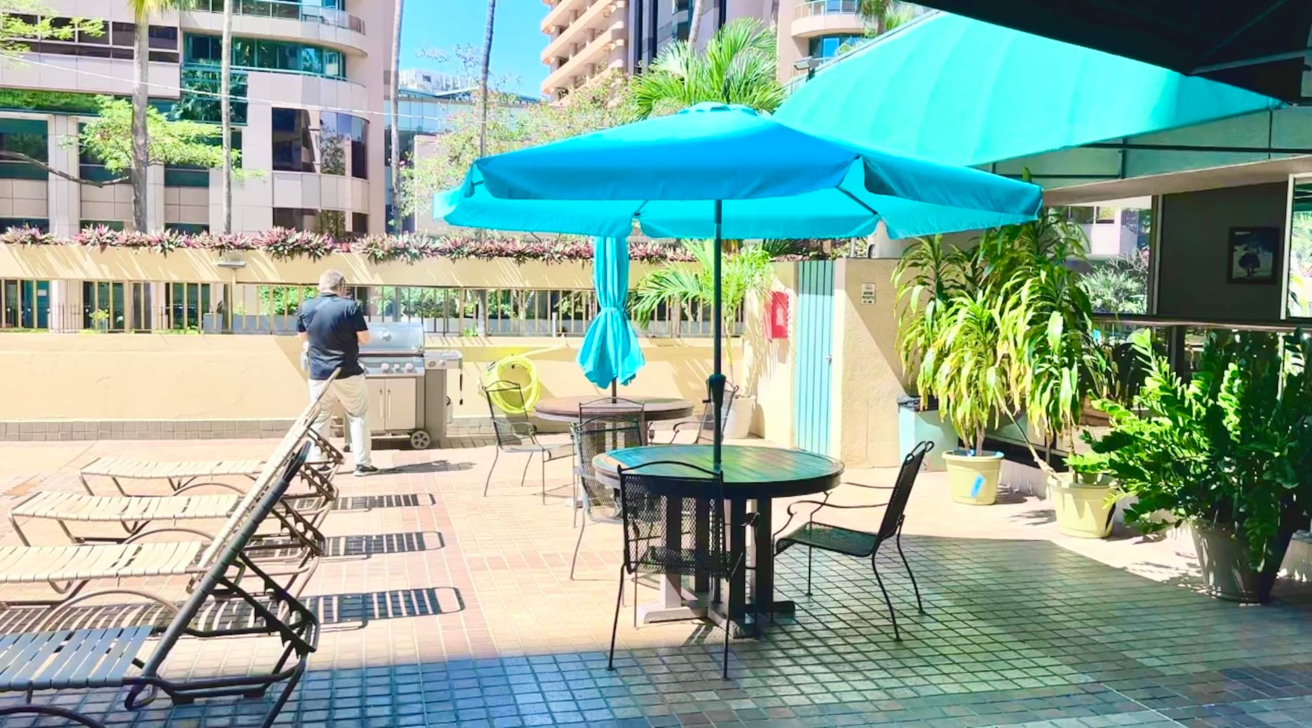 Condo in Honolulu · ★4.75 · 2 bedrooms · 3 beds · 1 private bath - Image 22