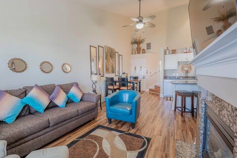 319- Modern 2 Bed Lake View Condo w/Gorgeous Views