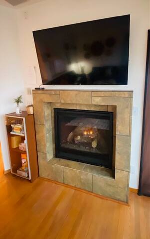 Welcoming Retreat with Luxury Views gallery image 5