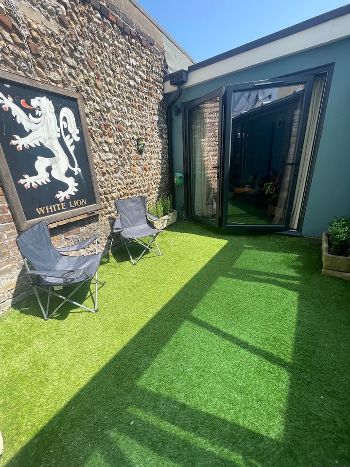 Cosy & Compact With Outdoor Retreat - Brighton