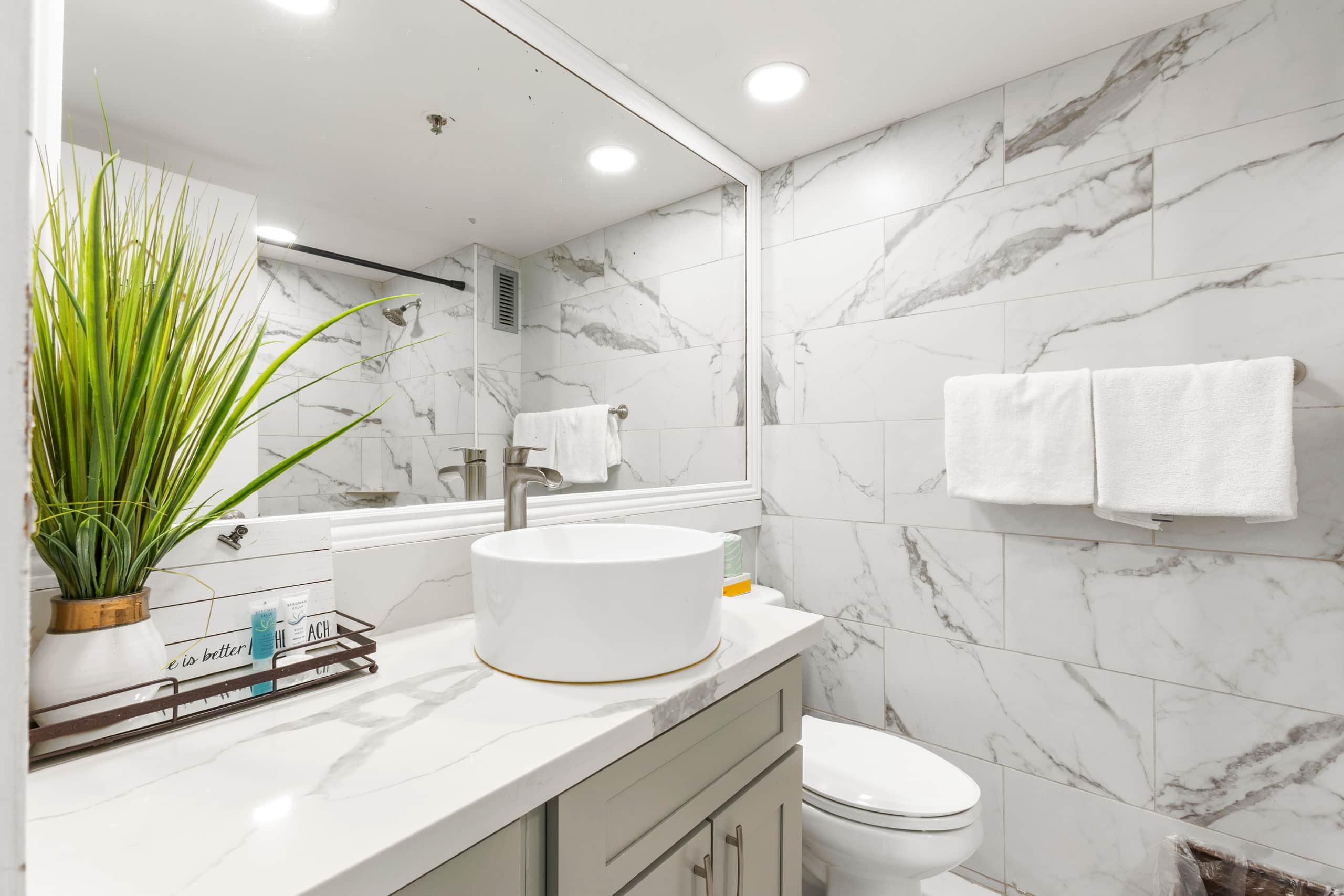 Condo in Honolulu · ★4.67 · 1 bedroom · 3 beds · 1 private bath - Image 17