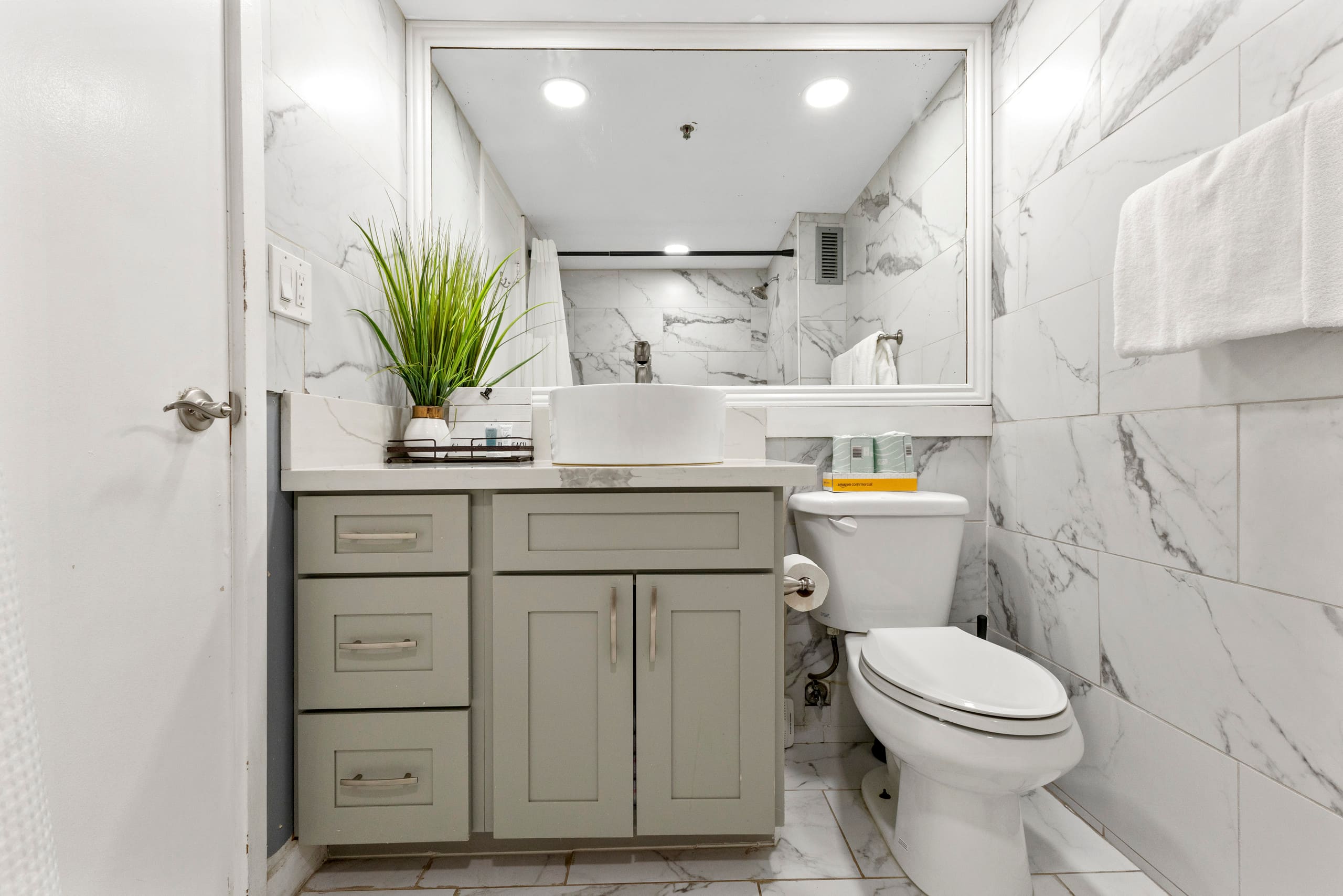 Condo in Honolulu · ★4.67 · 1 bedroom · 3 beds · 1 private bath - Image 16
