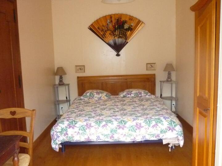 Habitación con cama doble