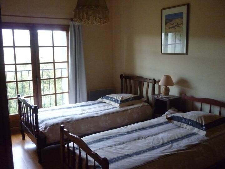 Habitación con 2 camas individuales