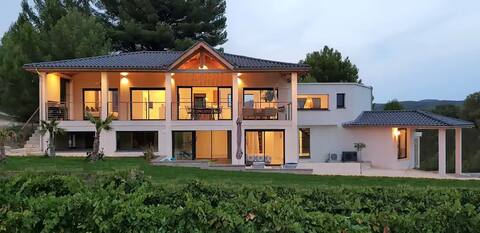 Luxury Villa Pool/SPA Heated View, Rated 4*