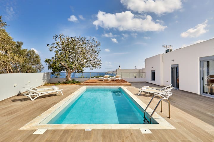 Villa Emilia – with private, heated swimming pool