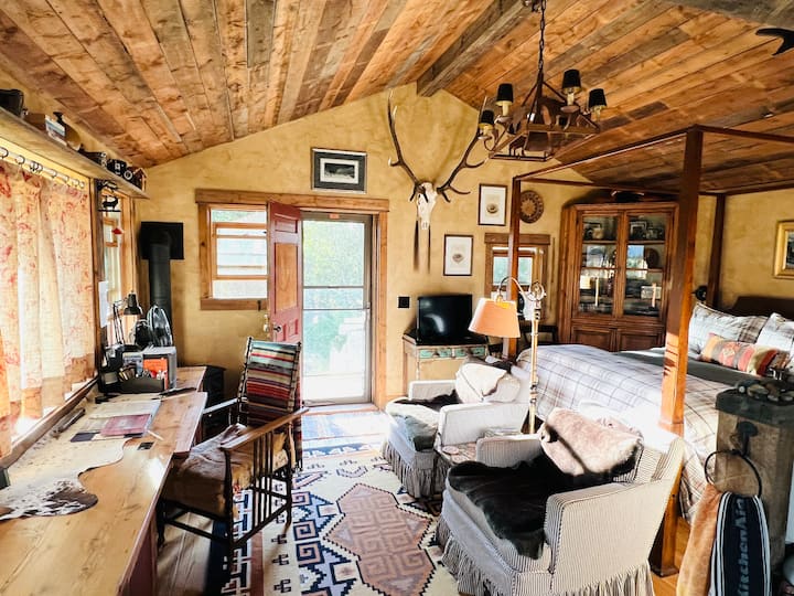 Cottonwood Creek Cabin - Serene Western Retreat - Montana