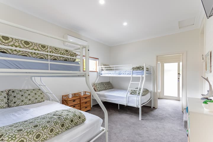 Camera da letto 4 
La camera a castello - 2 letti a castello tripli