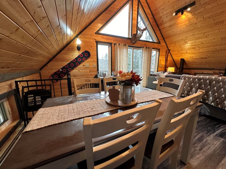 Hot Tub • Sauna • Fireplace • Big Powderhorn