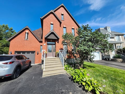 accommodation with private re-entry for rent in the basement