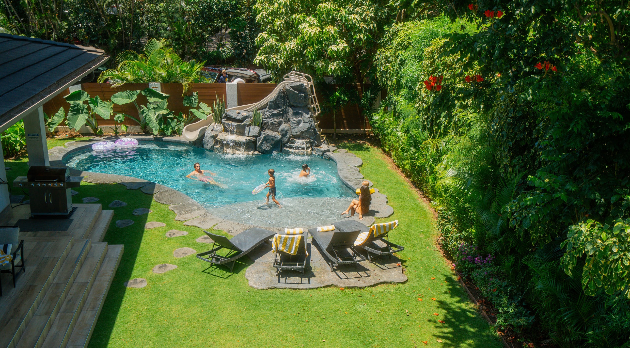 Home in Lahaina · ★5.0 · 7 bedrooms · 14 beds · 7 baths - Image 1