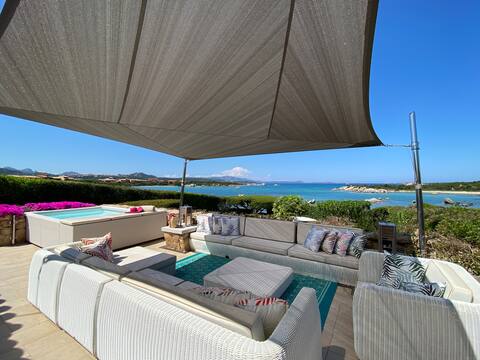 Villa Penthouse private beach access, HotTub, maid