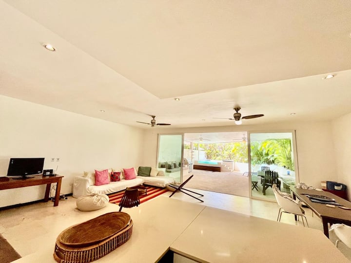Spacious 3br + Private Pool, Near De Beach.parking - Playa del Carmen