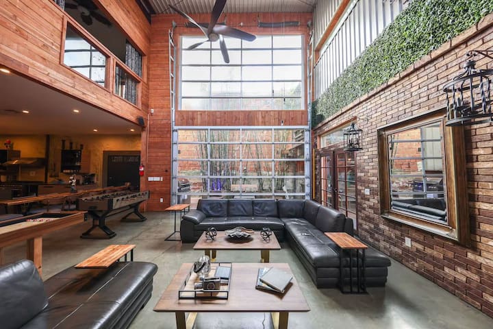 12BR Bamboo Loft: 3 private houses (40 capacity)