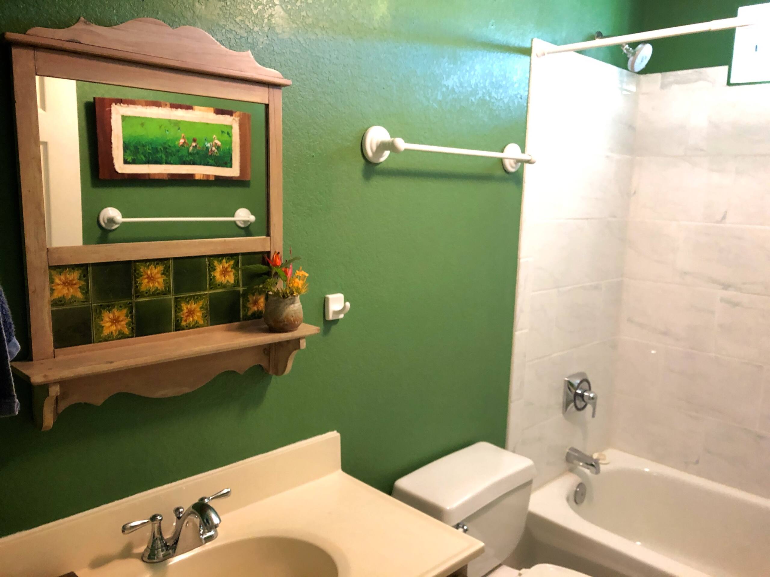 Home in Keaau · ★4.76 · 3 bedrooms · 3 beds · 2 shared baths - Image 12