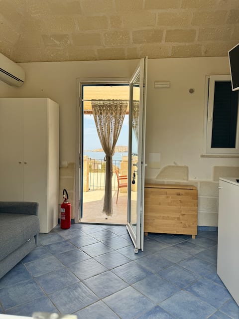 Annuncio Airbnb popolare: Studio apartment with breathtaking sea views in Favignana a Favignana