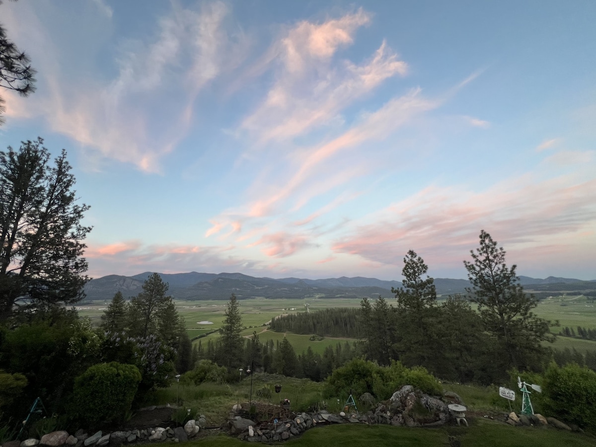 Cozy Clifftop View, LLC Apartments for Rent in Chewelah, Washington