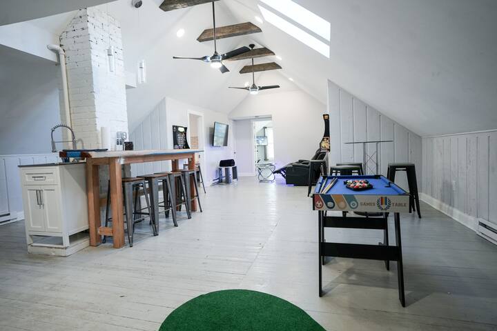 Entire Pleasant Mansion 9BR UT/DT By Lux Life gallery image 5