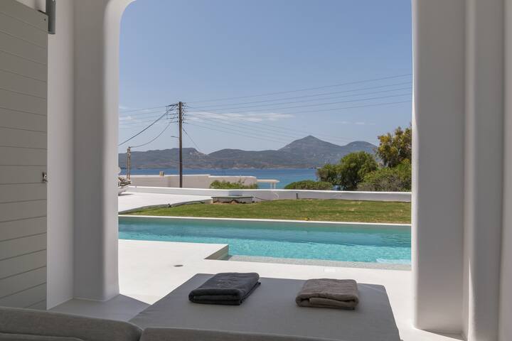 White Villa Milos gallery image 2