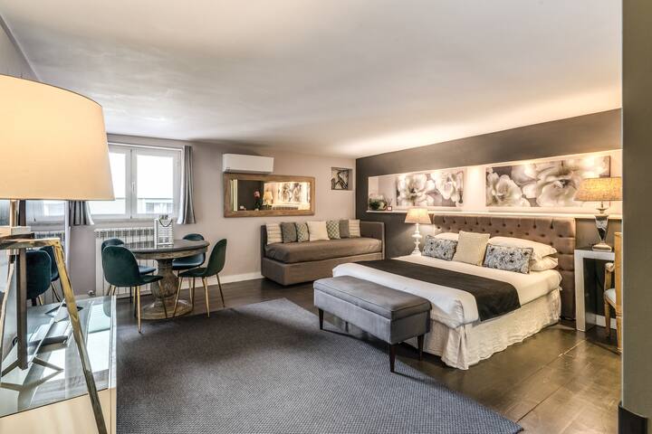 NEW..Double apartment a few steps from the Vatican gallery image 4