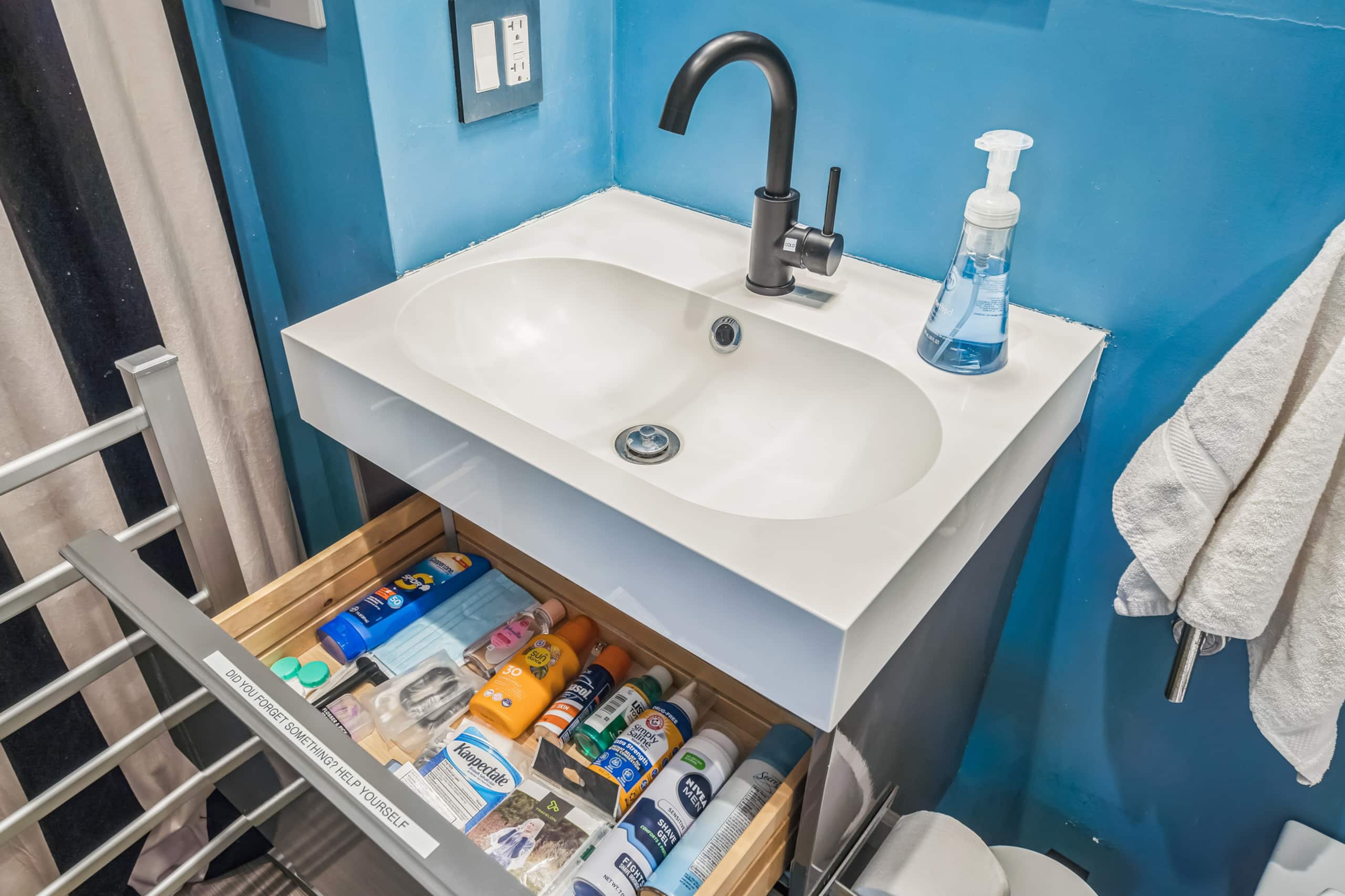 Home in San Francisco · ★4.96 · 2 bedrooms · 2 beds · 2 baths - Image 83