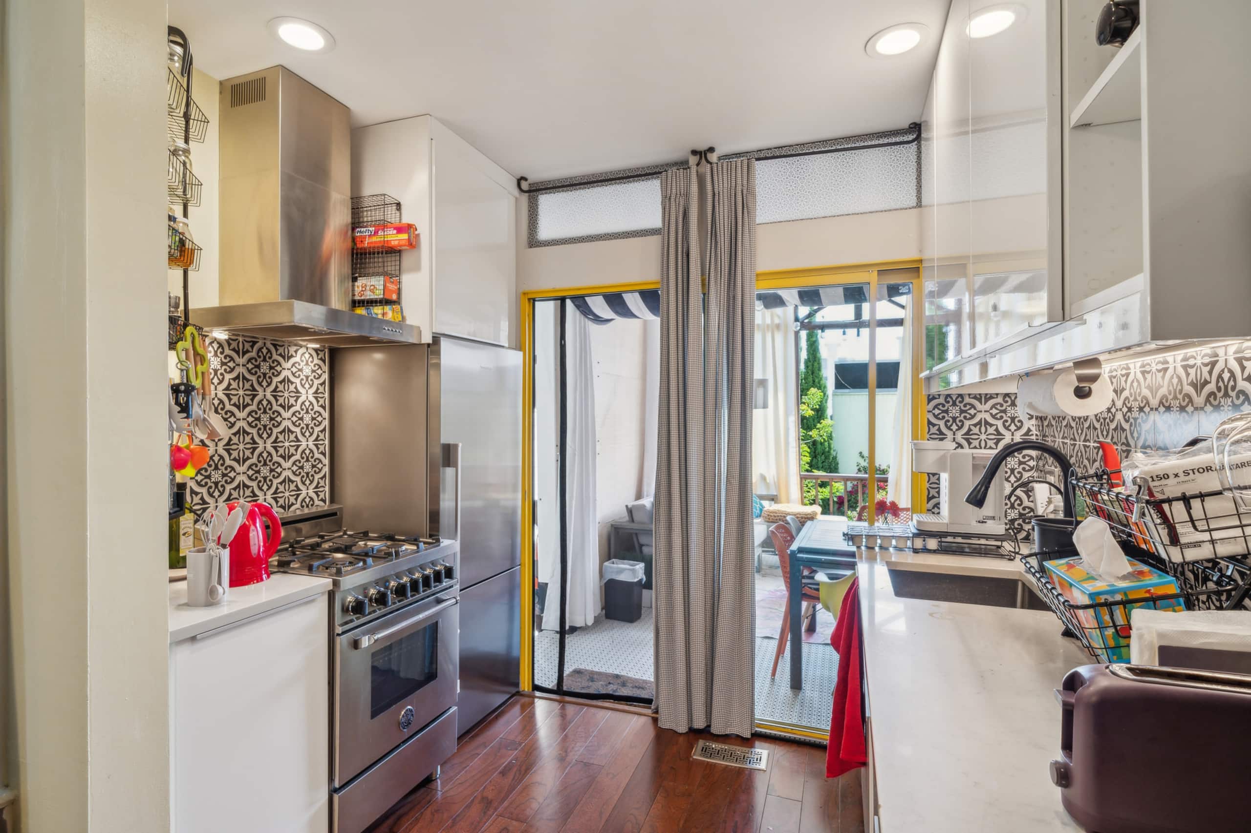 Home in San Francisco · ★4.96 · 2 bedrooms · 2 beds · 2 baths - Image 22