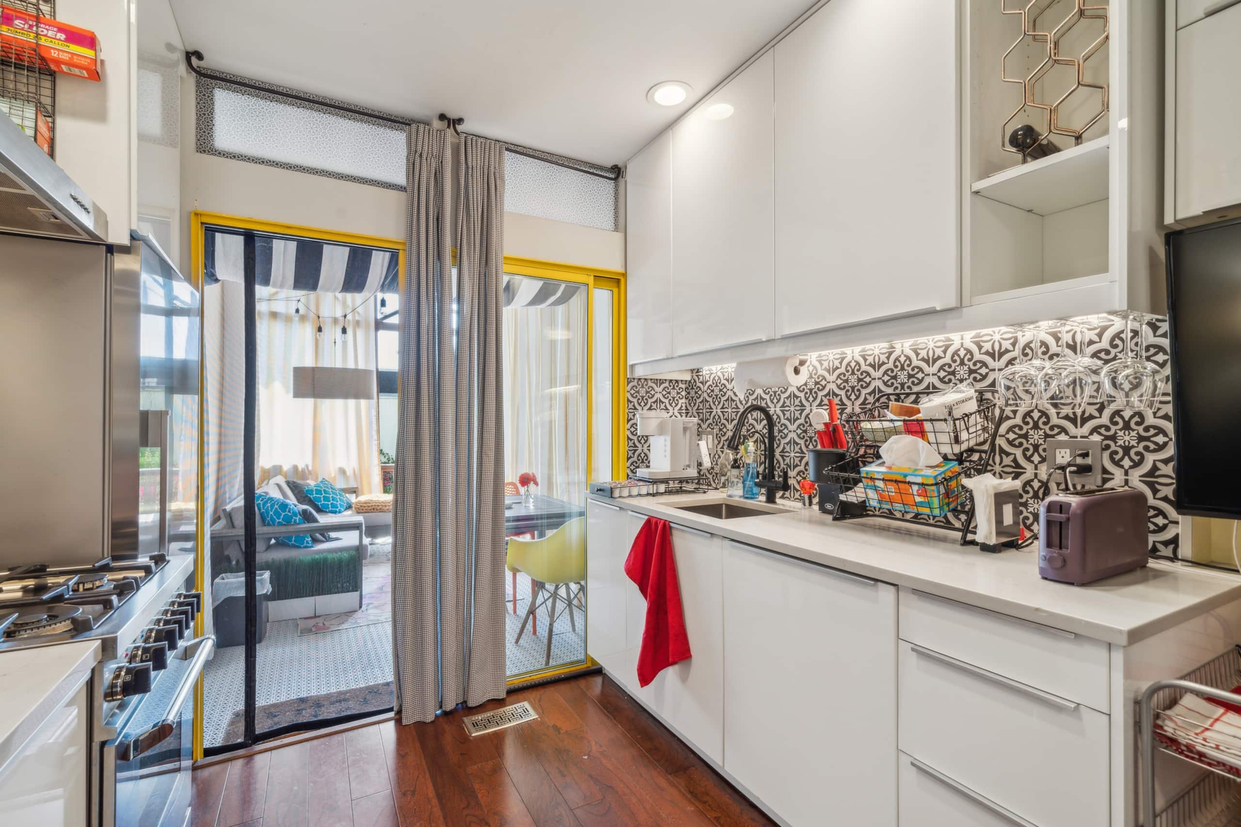 Home in San Francisco · ★4.96 · 2 bedrooms · 2 beds · 2 baths - Image 15