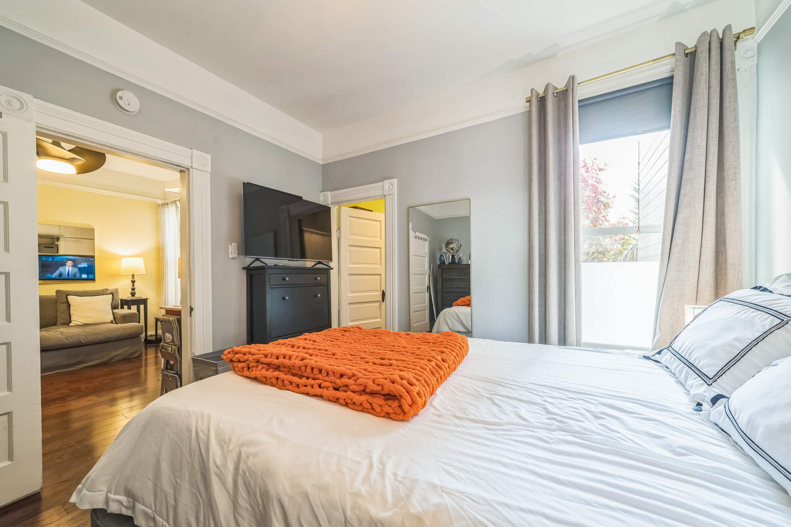 Home in San Francisco · ★4.96 · 2 bedrooms · 2 beds · 2 baths - Image 73