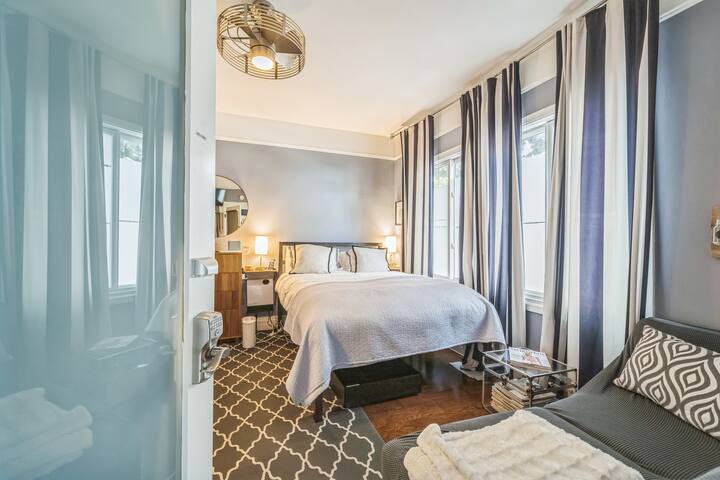 Guest Loved – 2 Ensuite Baths-Walkable & Central gallery image 3