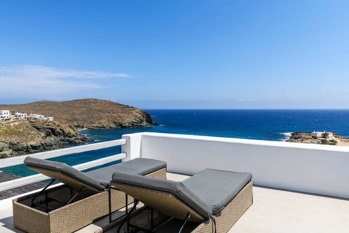 Mykonos Big Blue Seaside Villa with Infinity Pool gallery image 4