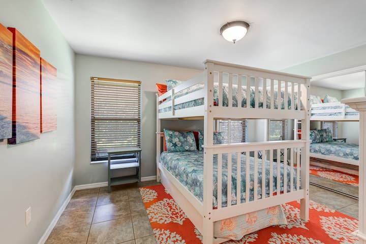 双层双人床房，带双人拉伸式折叠床