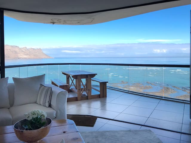 Stunning Beachfront Apartment!