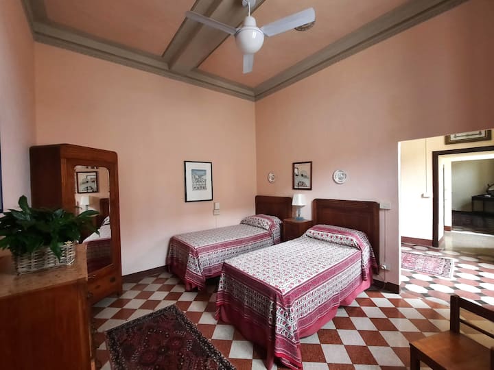 2-bed room with en suite bathroom on the ground floor