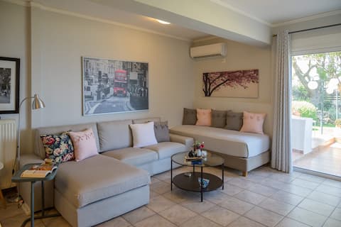 Popular Airbnb listing: Harris elegant house/superb sea view/near airport in δήμος σπάτων αρτέμιδος