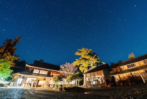 【Entire House booking】Host-Present, 4–10 Guests