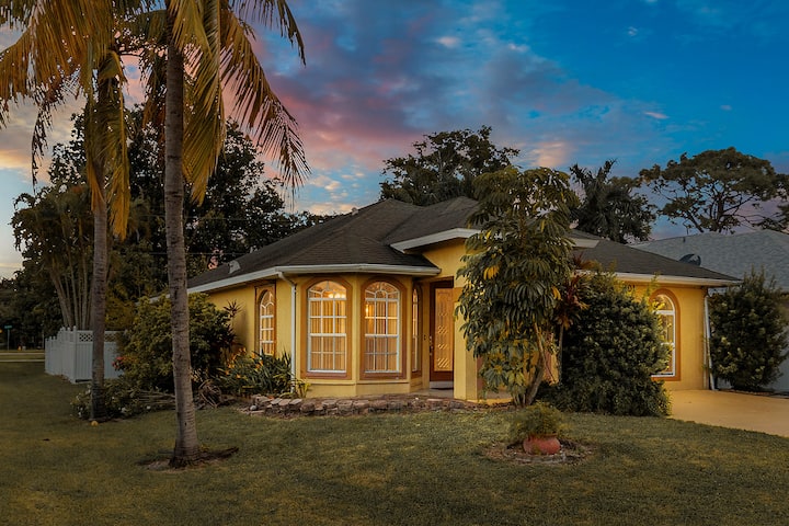 Lovely Family 6bdr Pool Home Just 1 Mile To Beach - Naples Park, FL