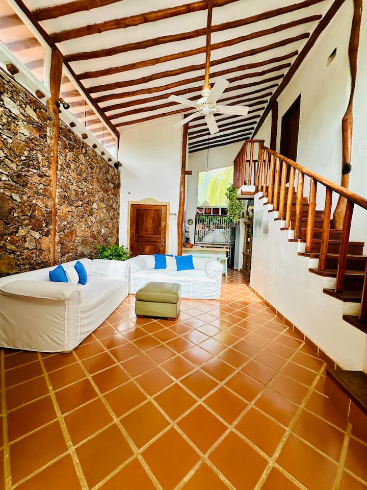 Bellisima Casa En Exclusiva- 5 Hab, 4 B,14 Adultos - Venezuela