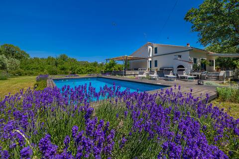 Holiday house GARICA with spacious garden
