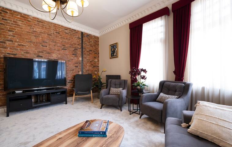 Beautiful Historical Flat in the Heart of Beyoglu gallery image 4